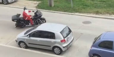 Weihnachtsmann auf Harley in Wien gesichtet