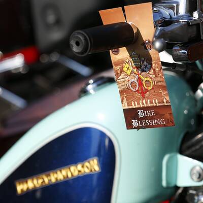 Papst segnet Harley-Davidson-Bikers