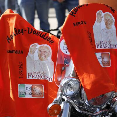 Papst segnet Harley-Davidson-Bikers