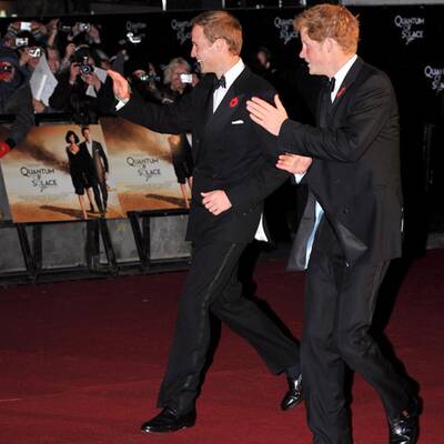 Bond-Premiere: Prinz Harry stahl 007 die Show