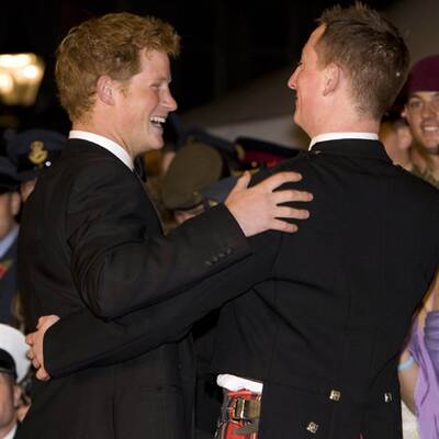 Bond-Premiere: Prinz Harry stahl 007 die Show