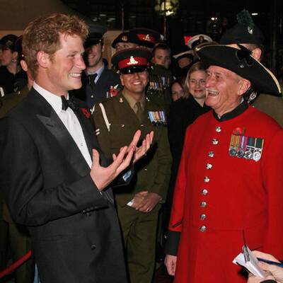 Bond-Premiere: Prinz Harry stahl 007 die Show