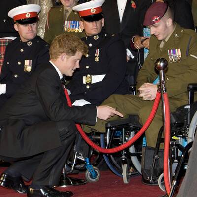 Bond-Premiere: Prinz Harry stahl 007 die Show