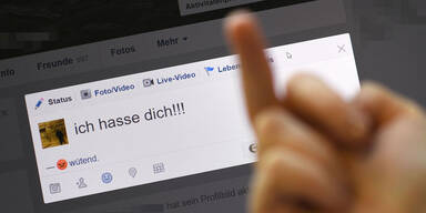 Beispielbild zu hass-im-internet mit mittelfinger