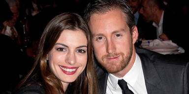 Hathaway erwartet ihr erstes Kind