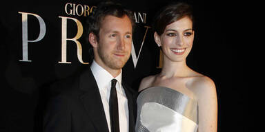 Anne Hathaway, Schulman