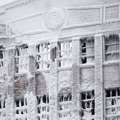 Feuerwehr vereist Kaufhaus