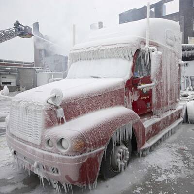 Feuerwehr vereist Kaufhaus
