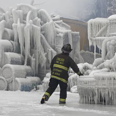 Feuerwehr vereist Kaufhaus
