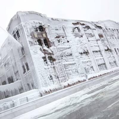 Feuerwehr vereist Kaufhaus