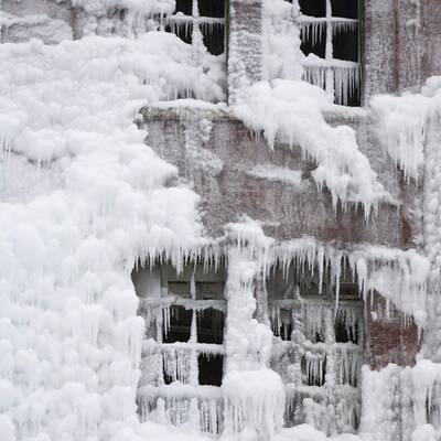 Feuerwehr vereist Kaufhaus