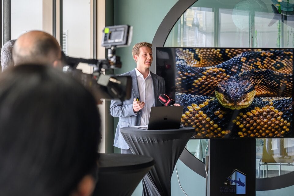 Zoodirektor Jeff Schreiner im Haus des Meeres