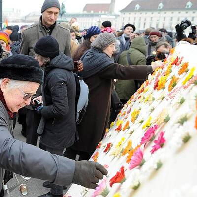 Kranzniederlegung am Heldenplatz 