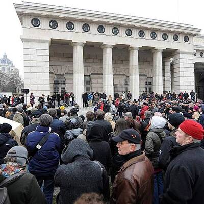 Kranzniederlegung am Heldenplatz 
