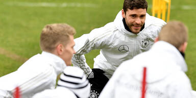 Bayern an DFB-Linksverteidiger dran