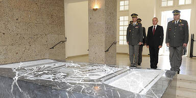 Mahnwache am Heldenplatz