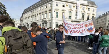 Sch&uuml;ler k&auml;mpfen f&uuml;r Milit&auml;r-Gymnasium
