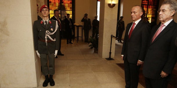 Auftakt: Traditionelle Kranzniederlegungen