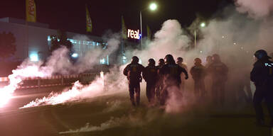 Erneut Randale vor Asylheim