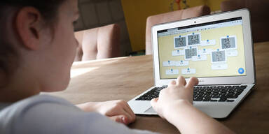 Kind beim Homeschooling Unterricht