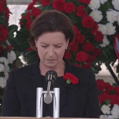 Der Sarg wird aus dem Hohen Haus gebracht