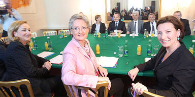 Gabriele Heinisch-Hosek, Claudia Schmied; Lehrer-Verhandlungen