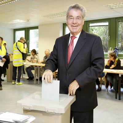 Hier gibt Bundespräsident Heinz Fischer seine Stimme ab.