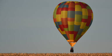 Hei&szlig;luftballon mit 16 Passagieren abgest&uuml;rzt