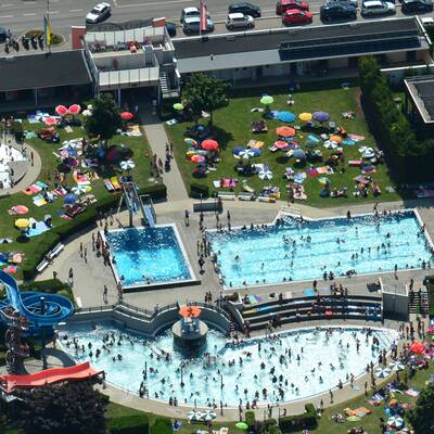 1 Million stürmte die Bäder