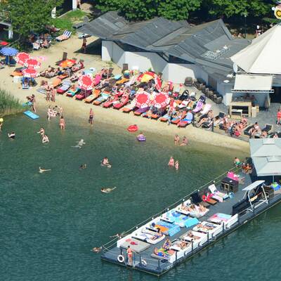 1 Million stürmte die Bäder