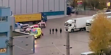 Bub von Lkw mitgeschleift Breitenfurter Stra&szlig;e