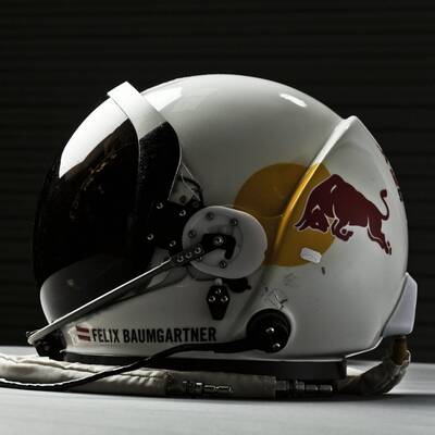 Wegen Windes wurde Baumgartners Sprung abgebrochen.