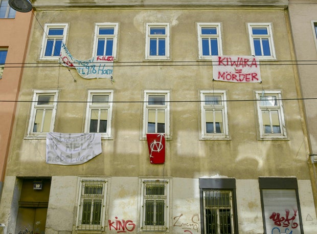 Anarchos besetzen Gebäude in Wien-Hernals