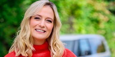 Tina Ritschl moderiert das "Herzblatt Taxi"