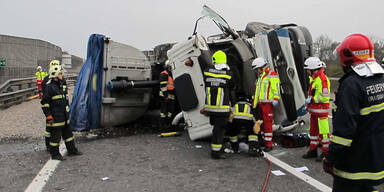 Lkw-Crash legte S33 lahm