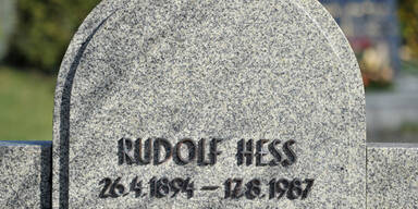 Hitlers Stellvertreter wird verbrannt