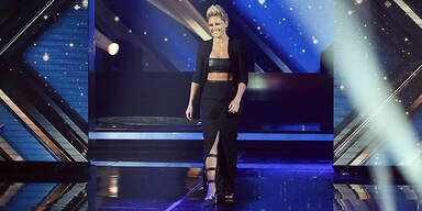 Sexy Helene bauchfrei bei Goldener Kamera