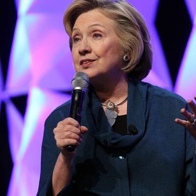 Clinton entgeht Schuh-Angriff
