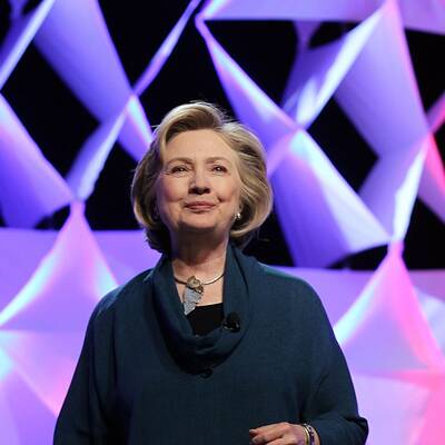 Clinton entgeht Schuh-Angriff