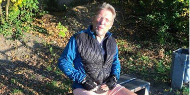 Mann verfolgte Kinder mit heraush&auml;ngendem Penis