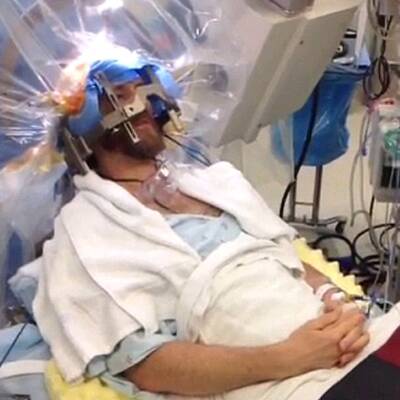 Patient spielt während Hirn-OP Gitarre