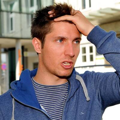  Marcel Hirscher beim Verlassen der Salzburger Landesklinik