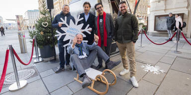 Salzburgerland Winter-Ouvert&uuml;re in Wien: (v.l.) Wolfgang Hettegger (Vorstand Snow Space Salzburg), Matthias Winkler (Sacher Hotels), Rolando Villaz&oacute;n, Marcel Hirscher. Vorne: Leo Bauernberger (Gesch&auml;ftsf&uuml;hrer SalzburgerLand Tourismus)
