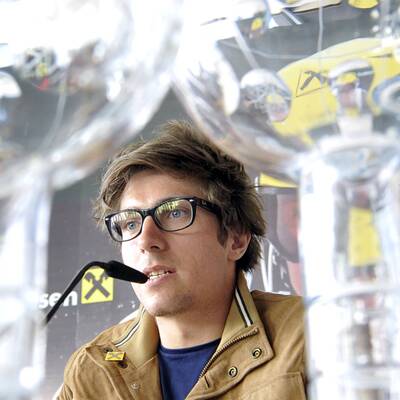 Marcel Hirscher stellt sich der Presse