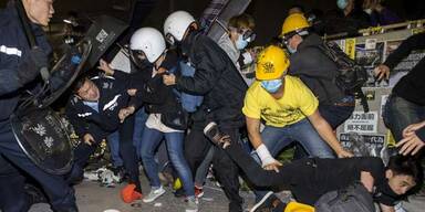 Hongkong: Unruhen vor Parlament