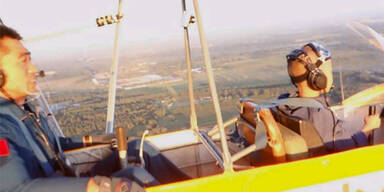 Fünfjähriger muss Flugzeug fliegen