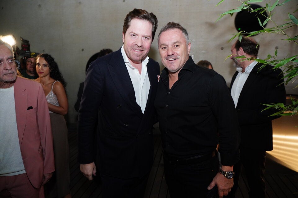 Martin Ho mit Gästen bei Jubiläumsfeier