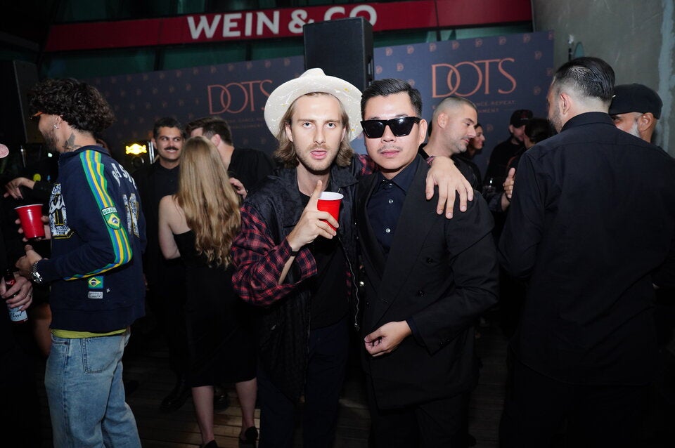 Martin Ho mit Gästen bei Jubiläumsfeier