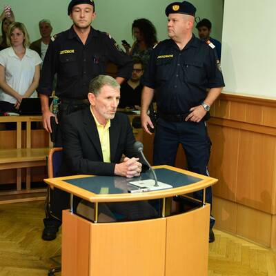 Hochegger in Handschellen vor Gericht