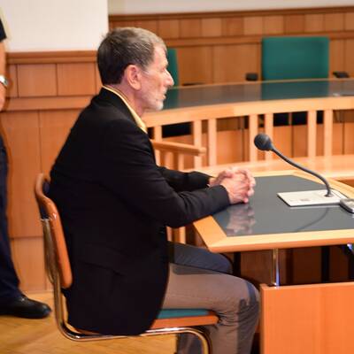 Hochegger in Handschellen vor Gericht